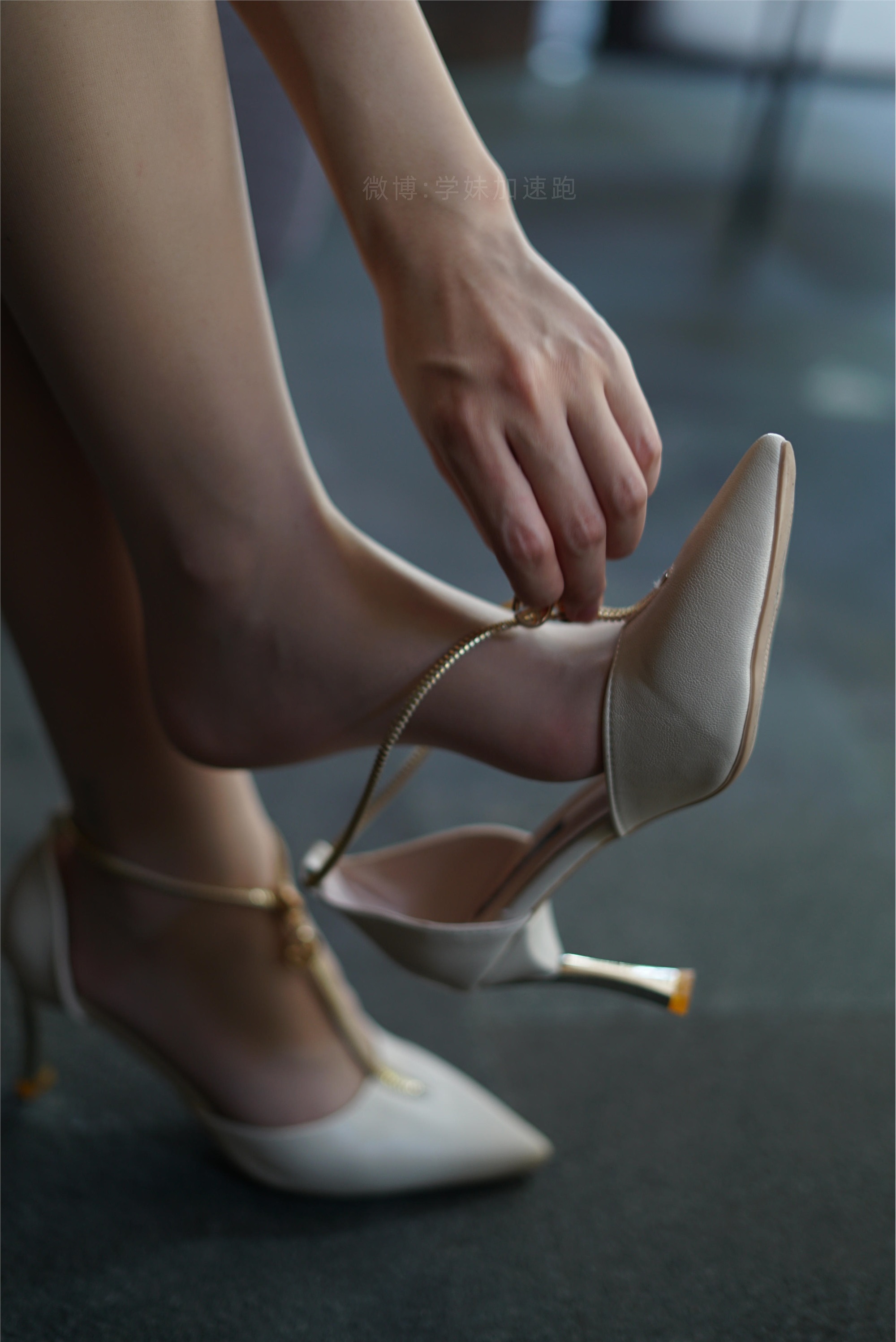 学妹加速跑 XM053《灰裙下的丝-玲玲》